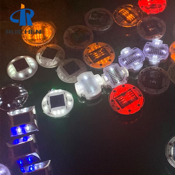 360 Degree Road Stud Light Reflector In Japan With Anchors